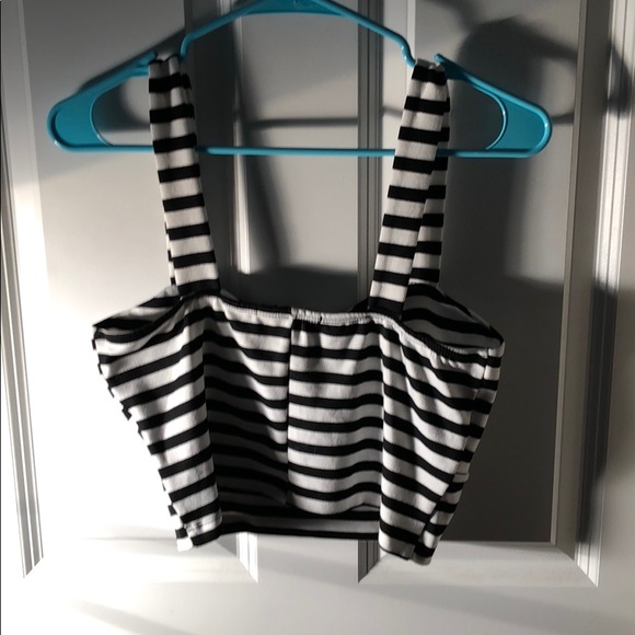 Striped crop top with cut out - Picture 3 of 3